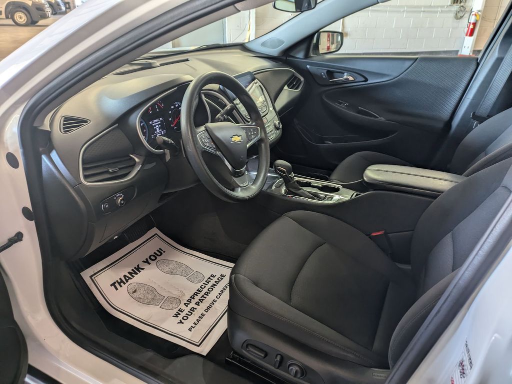 Thumbnail: 2023 Chevrolet Malibu - 14
