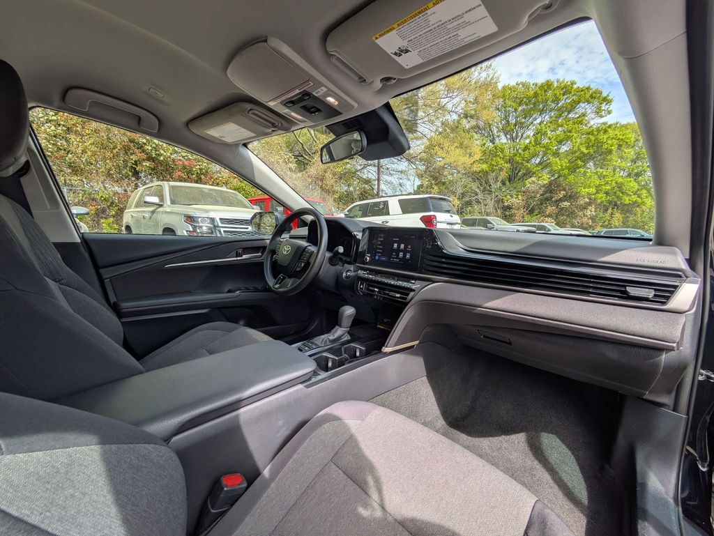 Thumbnail: 2025 Toyota Camry - 31