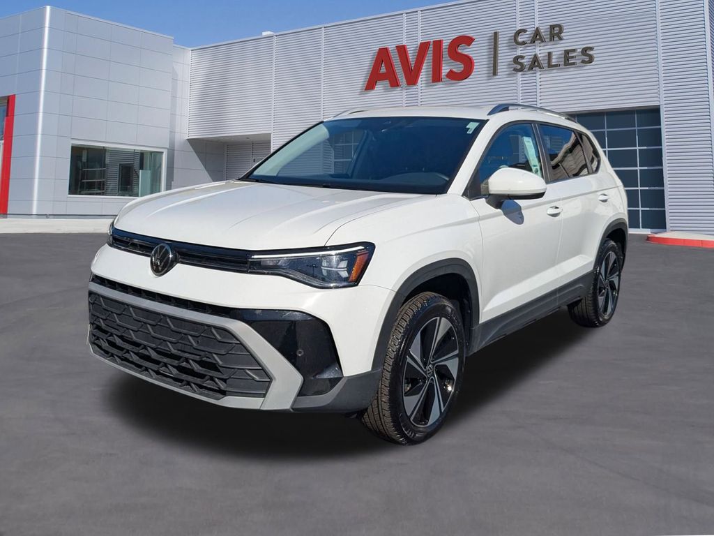 2025 Volkswagen Taos SE's photo