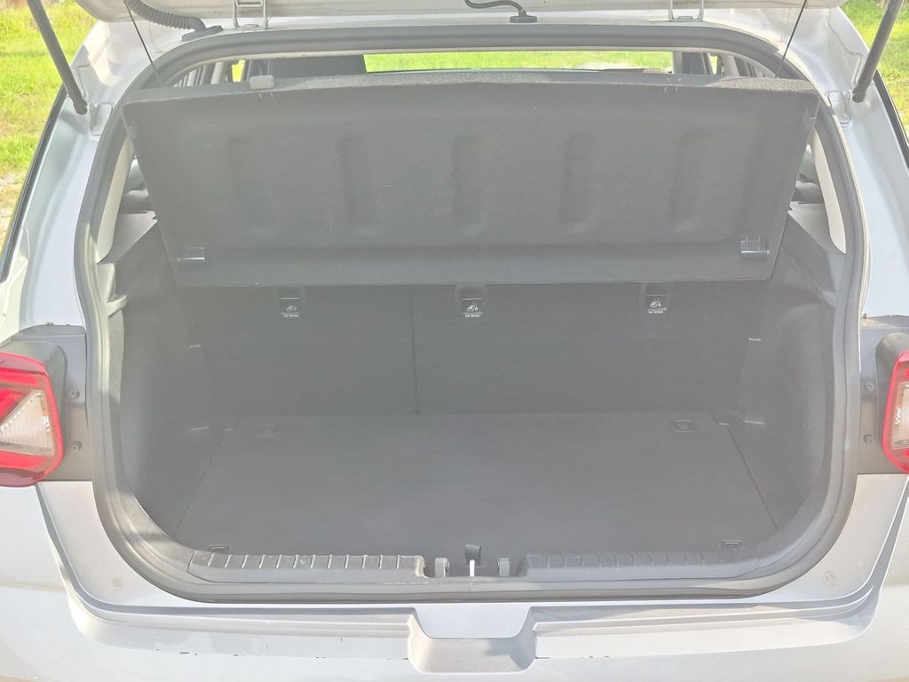 2025 Hyundai Venue SEL - Photo 28