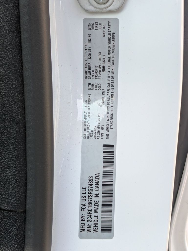 Thumbnail: 2025 Chrysler Pacifica - 33