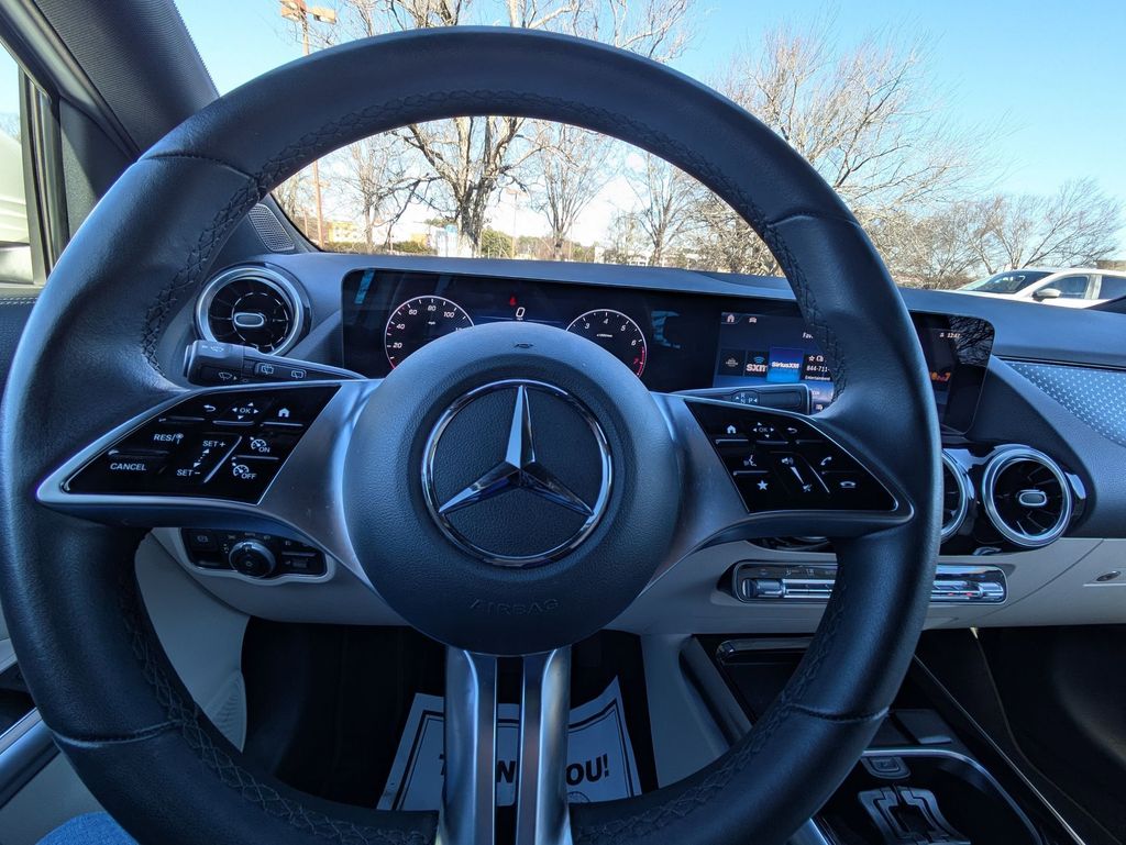 Thumbnail: 2025 Mercedes-Benz GLA - 16