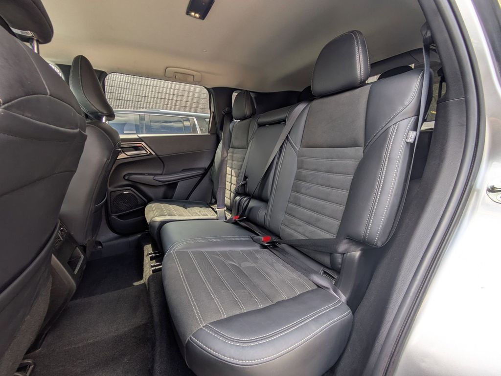 Thumbnail: 2025 Mitsubishi Outlander - 27