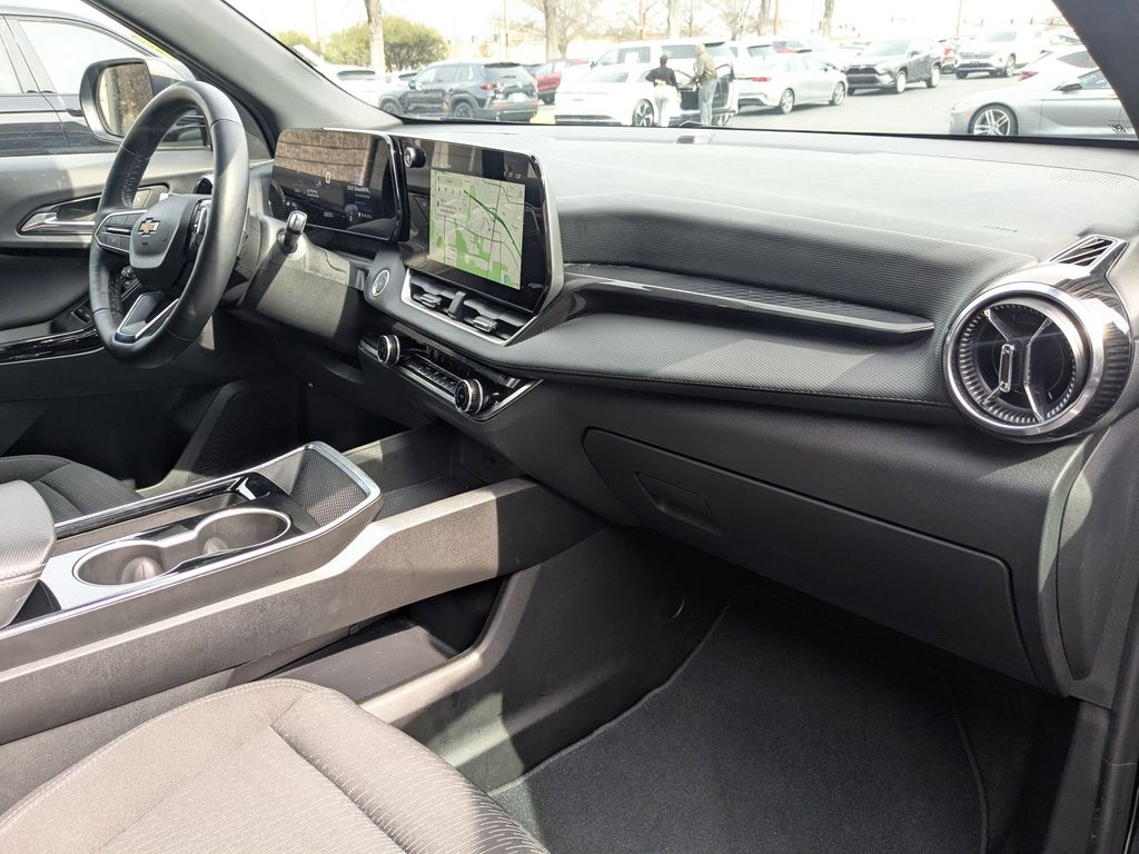 Thumbnail: 2025 Chevrolet Equinox - 31