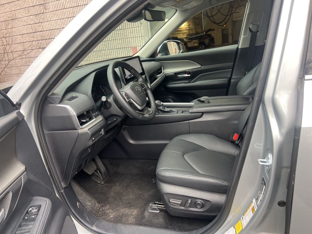 Thumbnail: 2025 Toyota Grand Highlander - 4