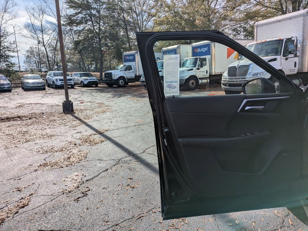 Thumbnail: 2025 Mitsubishi Outlander - 11