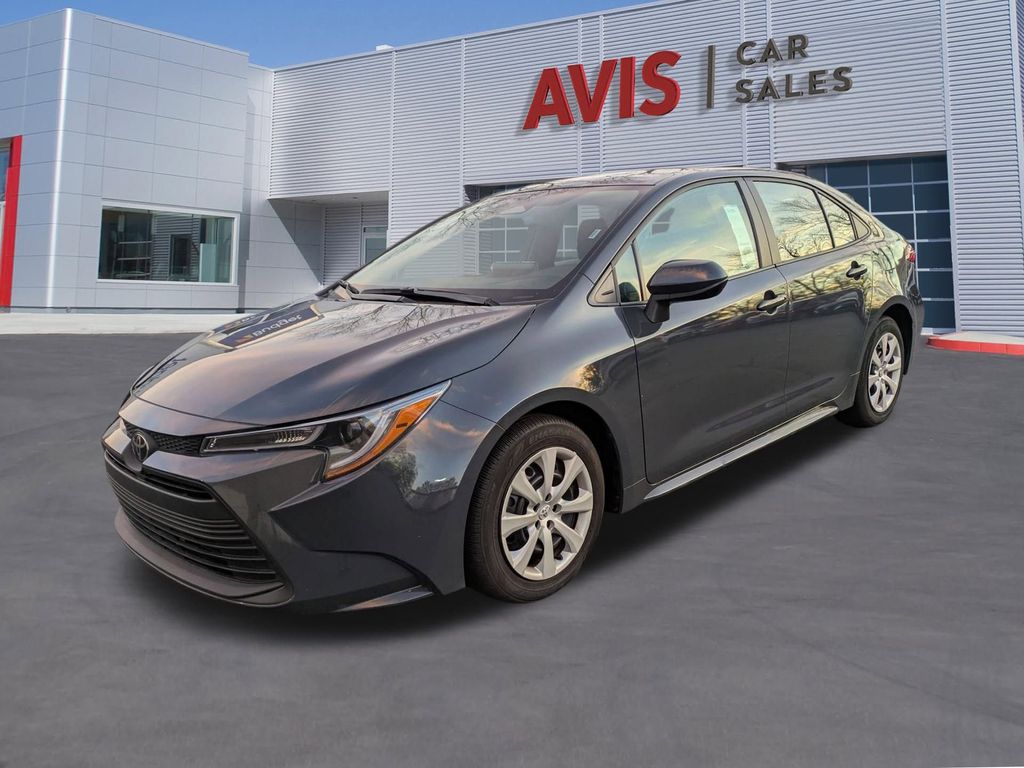 2025 Toyota Corolla LE's photo