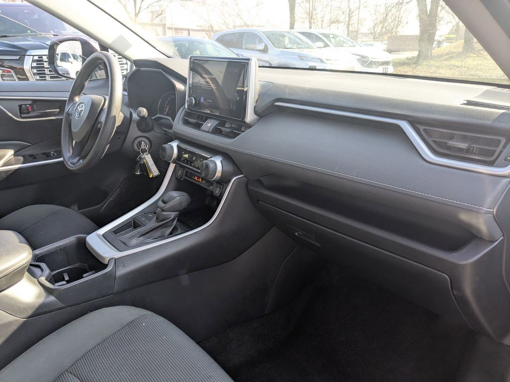 Thumbnail: 2024 Toyota RAV4 - 29