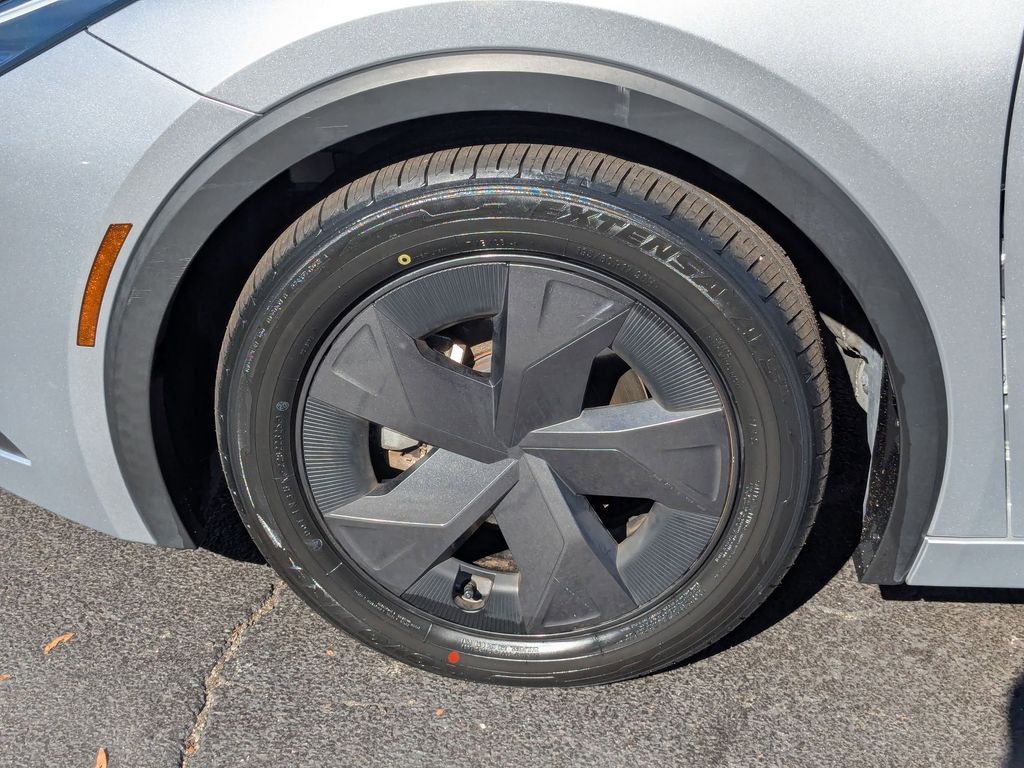 Thumbnail: 2024 Toyota Prius - 32