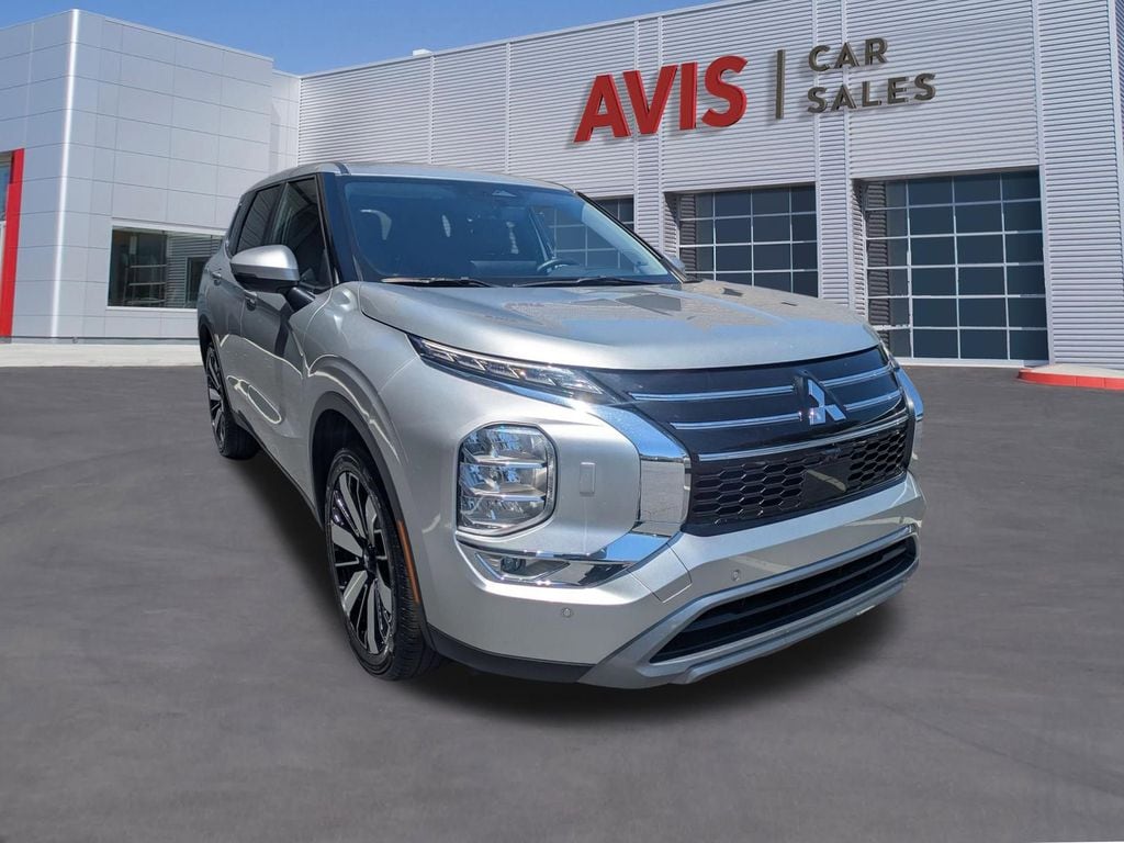 Thumbnail: 2025 Mitsubishi Outlander - 3