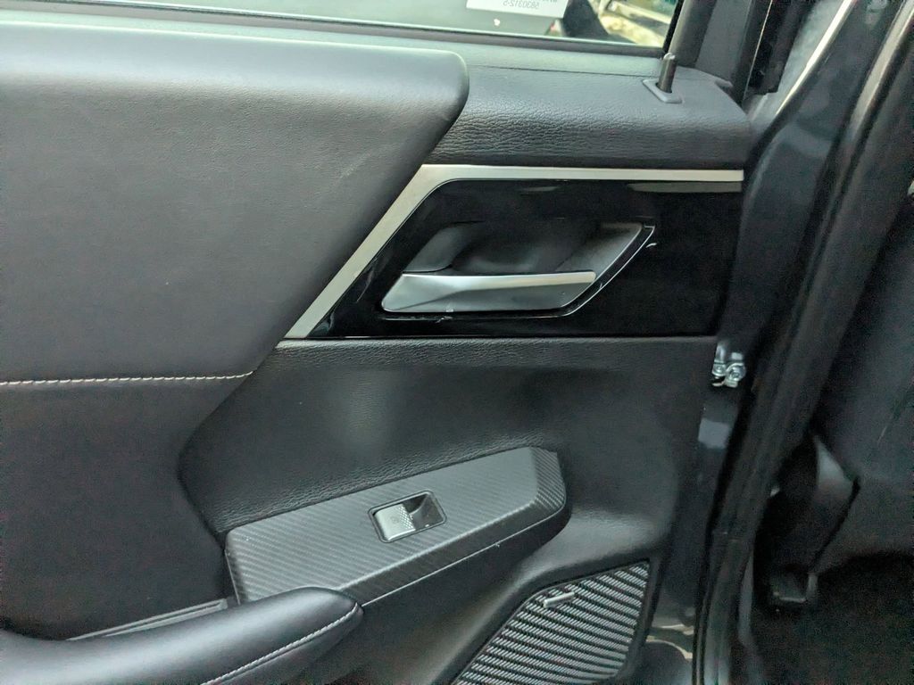 Thumbnail: 2025 Mitsubishi Outlander - 23