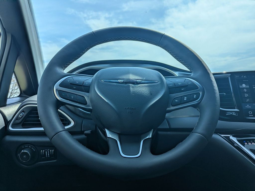 Thumbnail: 2025 Chrysler Pacifica - 21