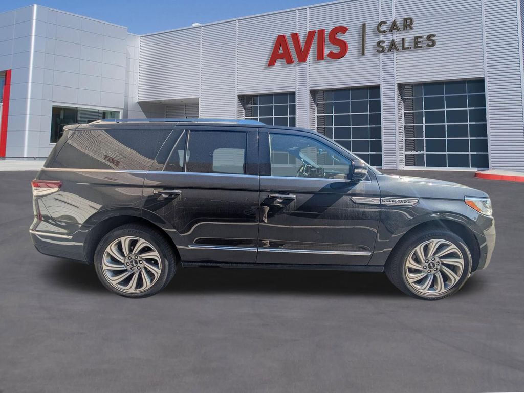 Thumbnail: 2023 Lincoln Navigator - 5