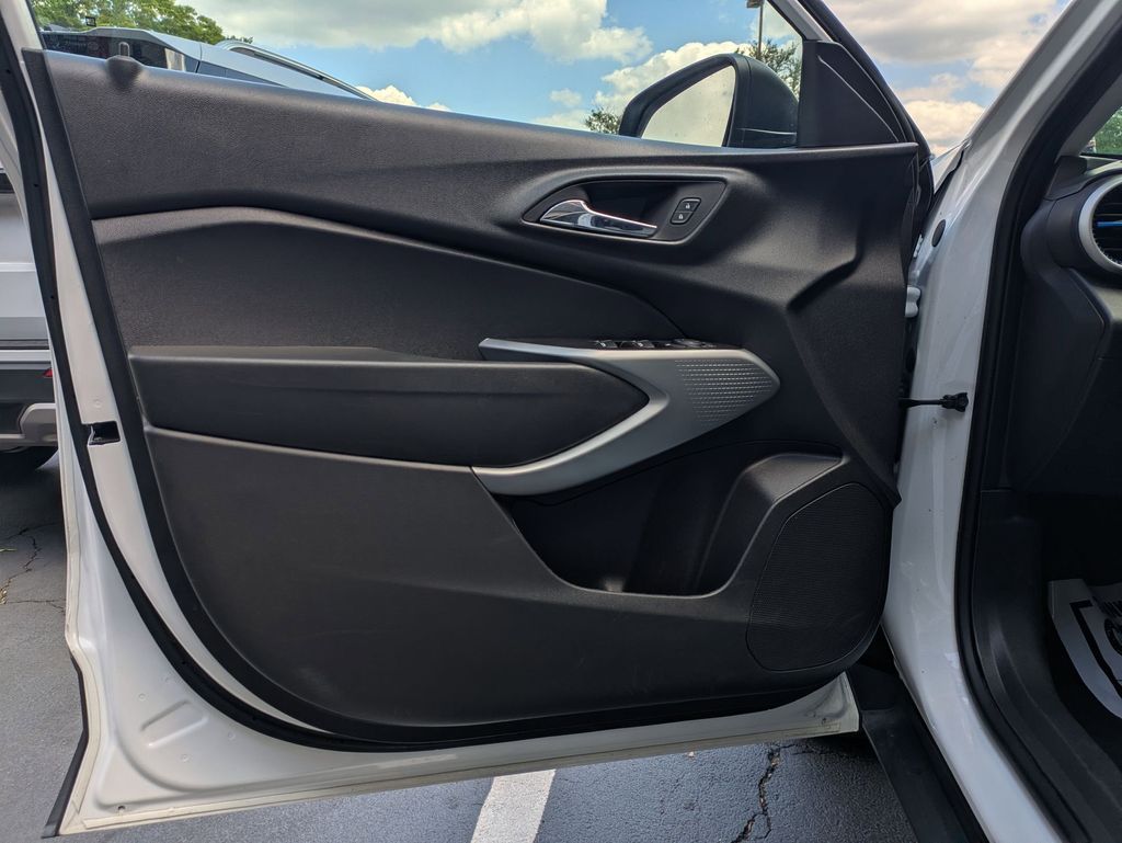 Thumbnail: 2025 Chevrolet Trax - 11