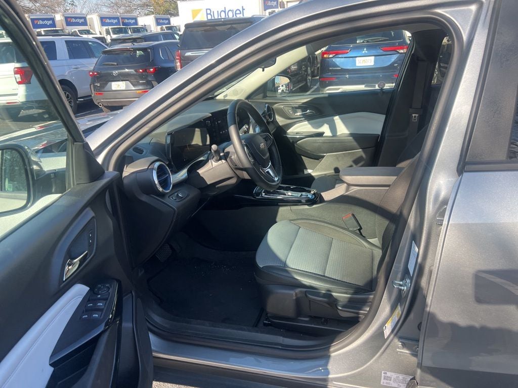 Thumbnail: 2025 Chevrolet Trax - 10