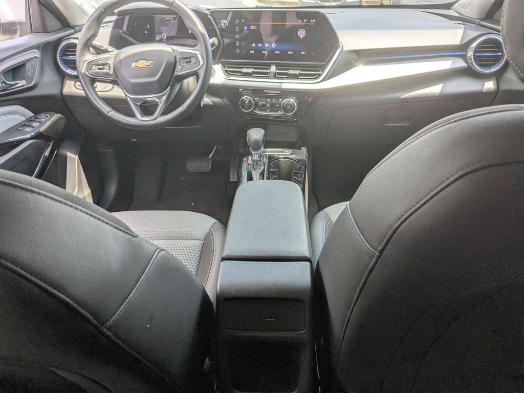 Thumbnail: 2025 Chevrolet Trax - 24