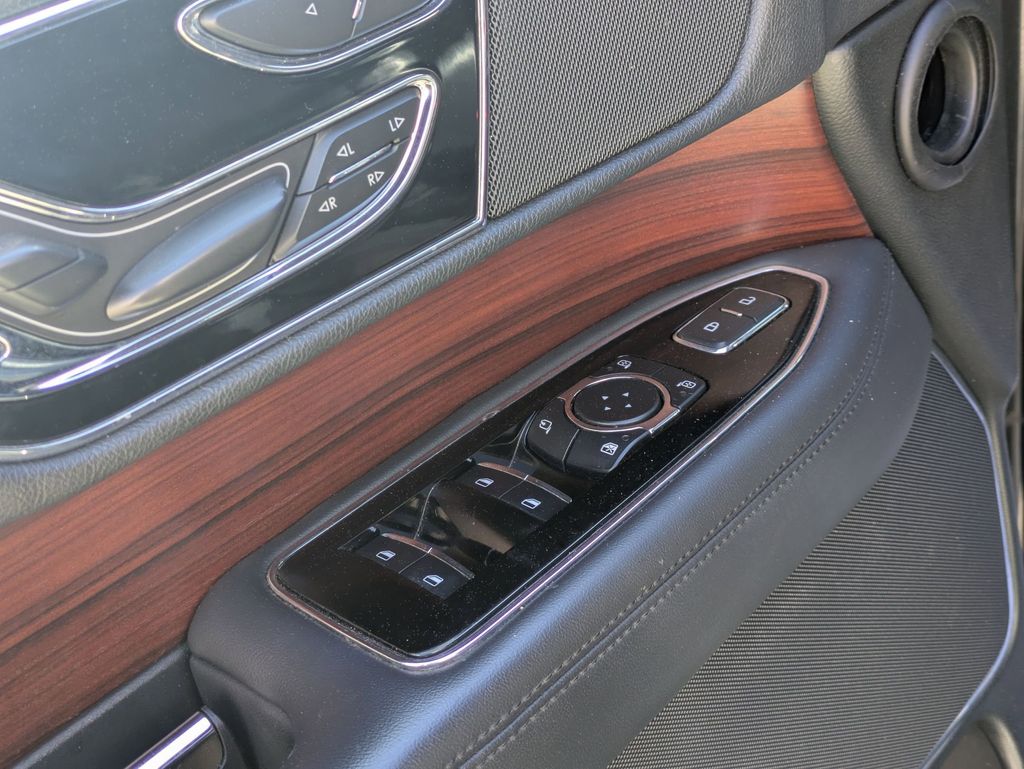 Thumbnail: 2023 Lincoln Navigator - 13