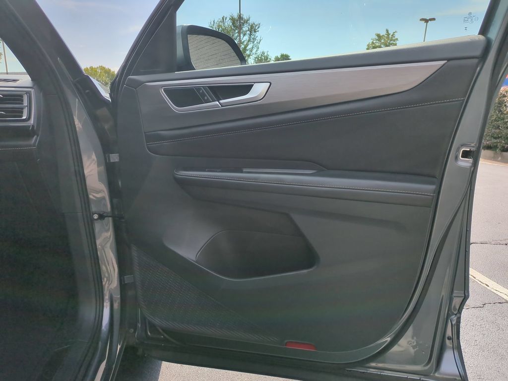 2025 Volkswagen Atlas Cross Sport SE w/Tech - Photo 29