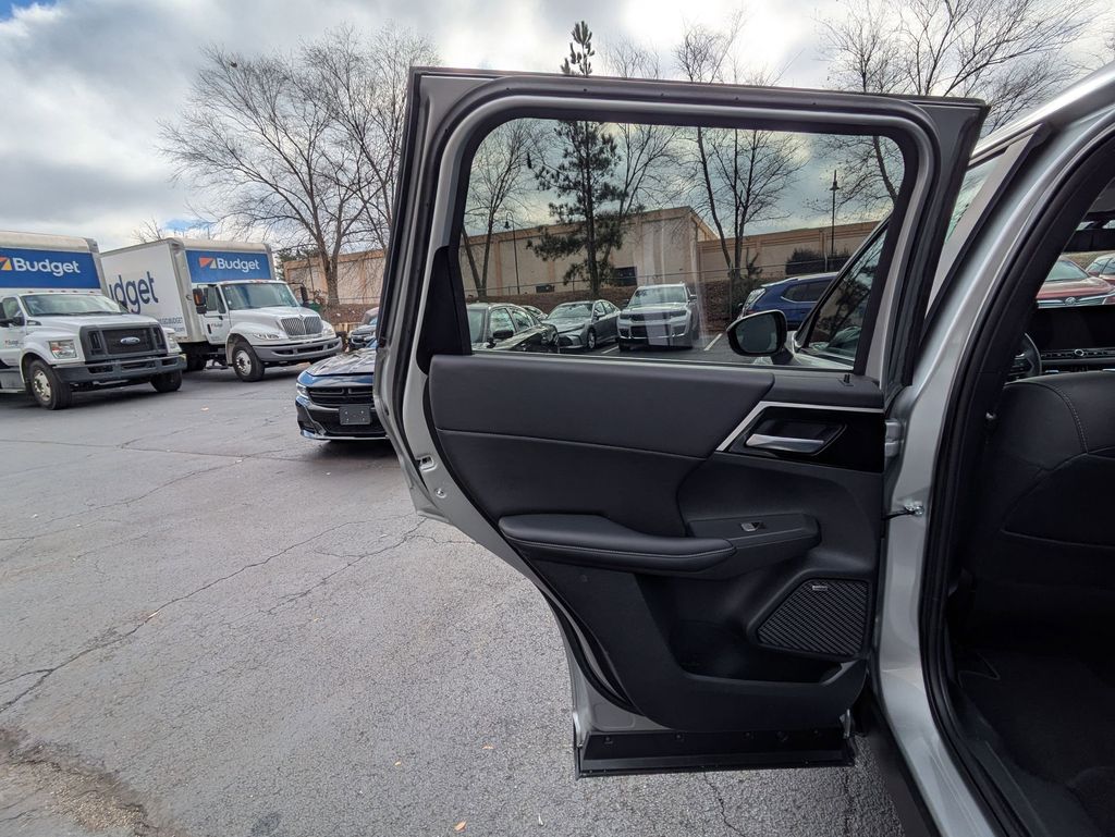 Thumbnail: 2025 Mitsubishi Outlander - 25