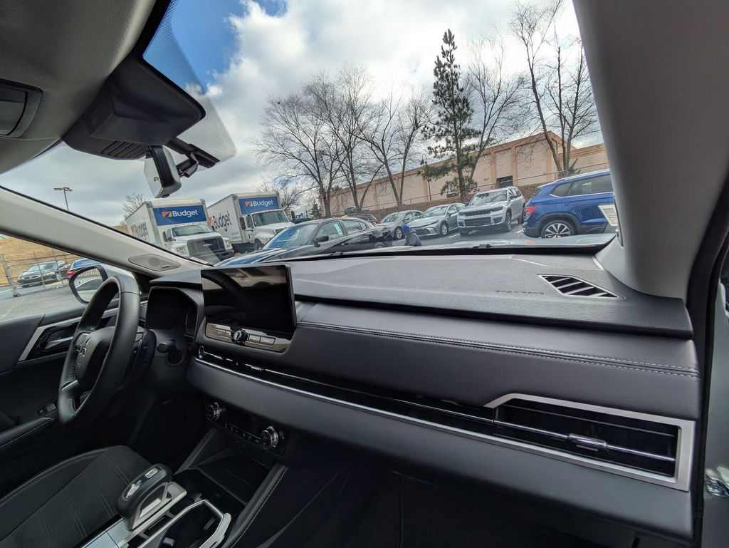 Thumbnail: 2025 Mitsubishi Outlander - 31