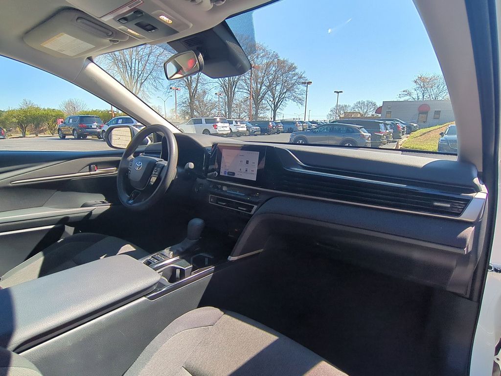 Thumbnail: 2025 Toyota Camry - 32