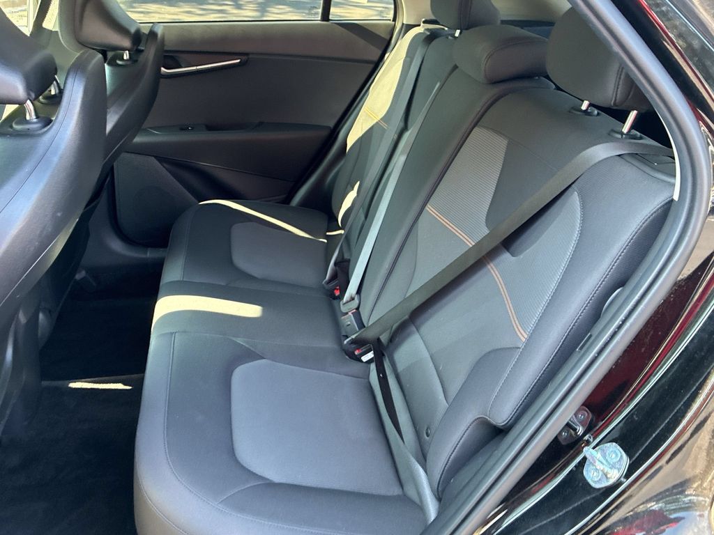 Thumbnail: 2025 Kia Niro - 27