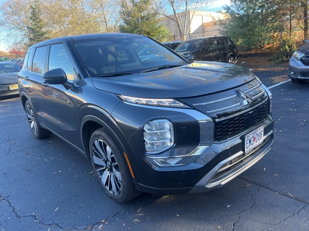 Certified 2025 Mitsubishi Outlander SE SUV