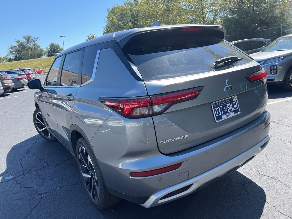 Thumbnail: 2024 Mitsubishi Outlander - 10
