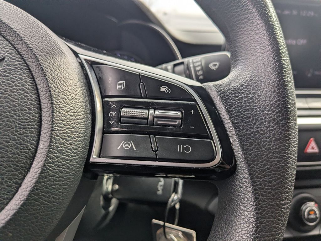 Thumbnail: 2024 Kia Forte - 16