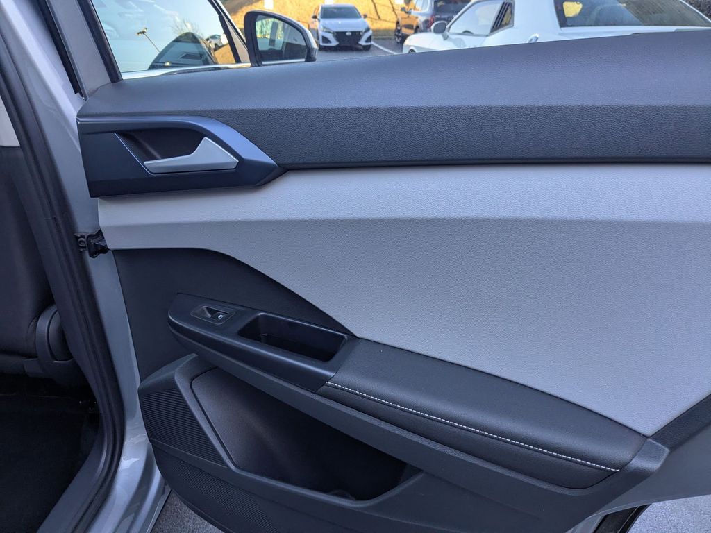 Thumbnail: 2024 Volkswagen Taos - 31