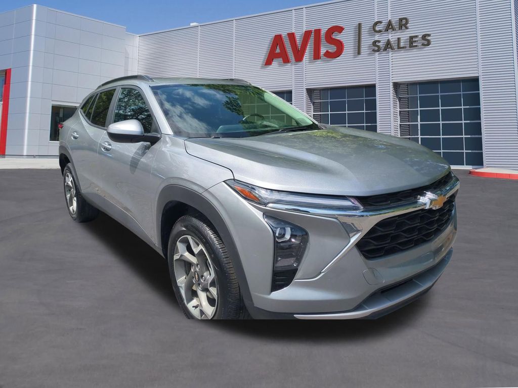 Thumbnail: 2025 Chevrolet Trax - 3