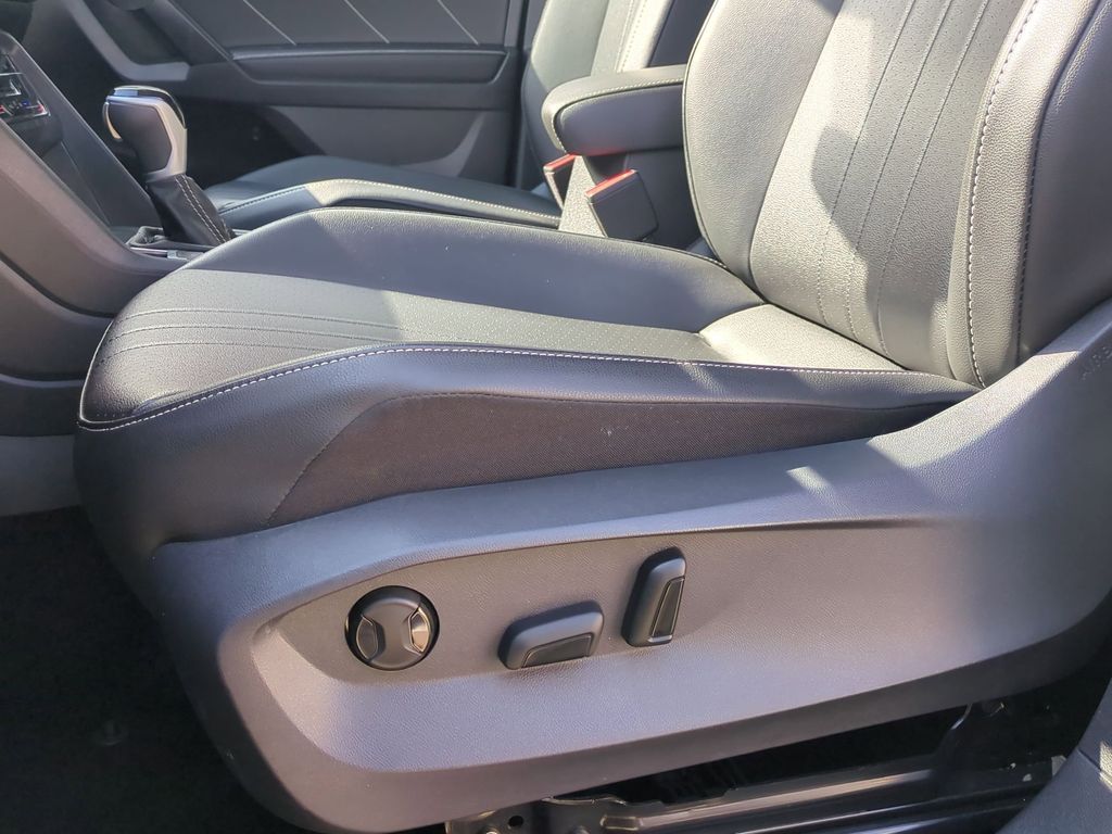 Thumbnail: 2024 Volkswagen Tiguan - 14