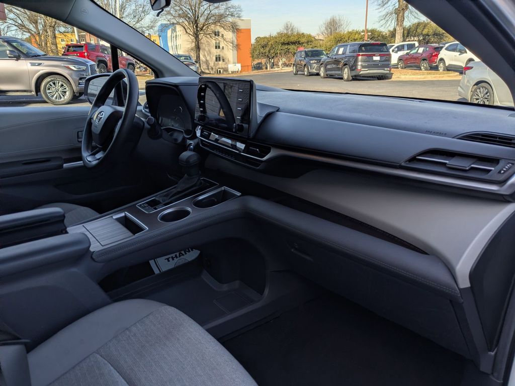 Thumbnail: 2024 Toyota Sienna - 30