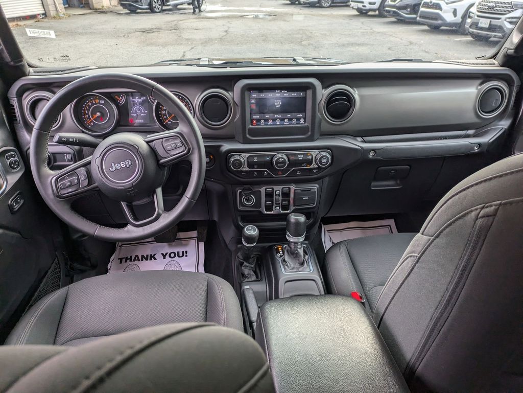 Thumbnail: 2023 Jeep Gladiator - 25