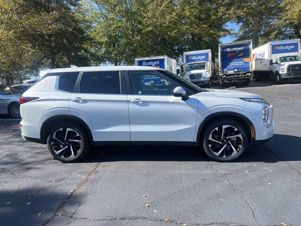 Thumbnail: 2024 Mitsubishi Outlander - 10
