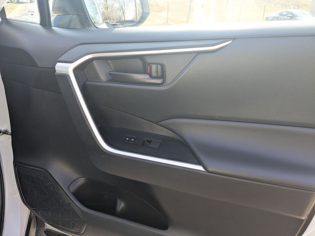 Thumbnail: 2024 Toyota RAV4 - 31