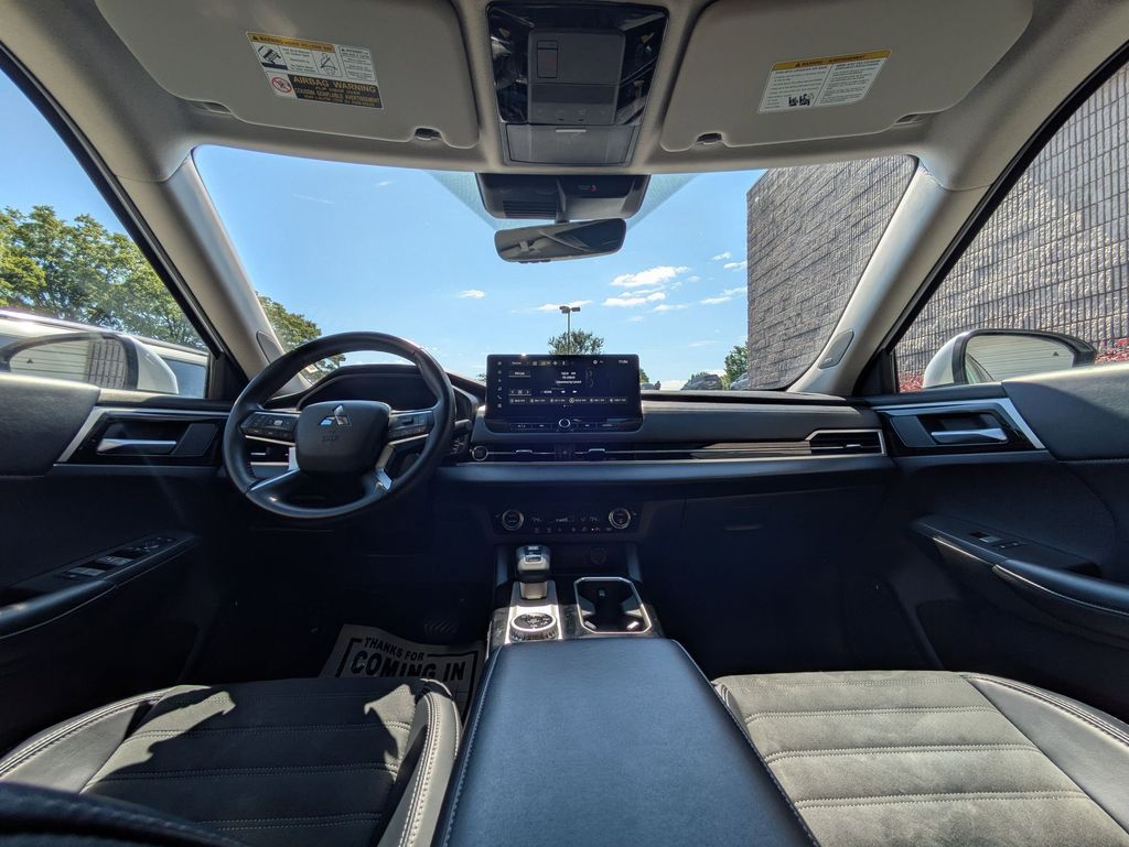 Thumbnail: 2025 Mitsubishi Outlander - 26