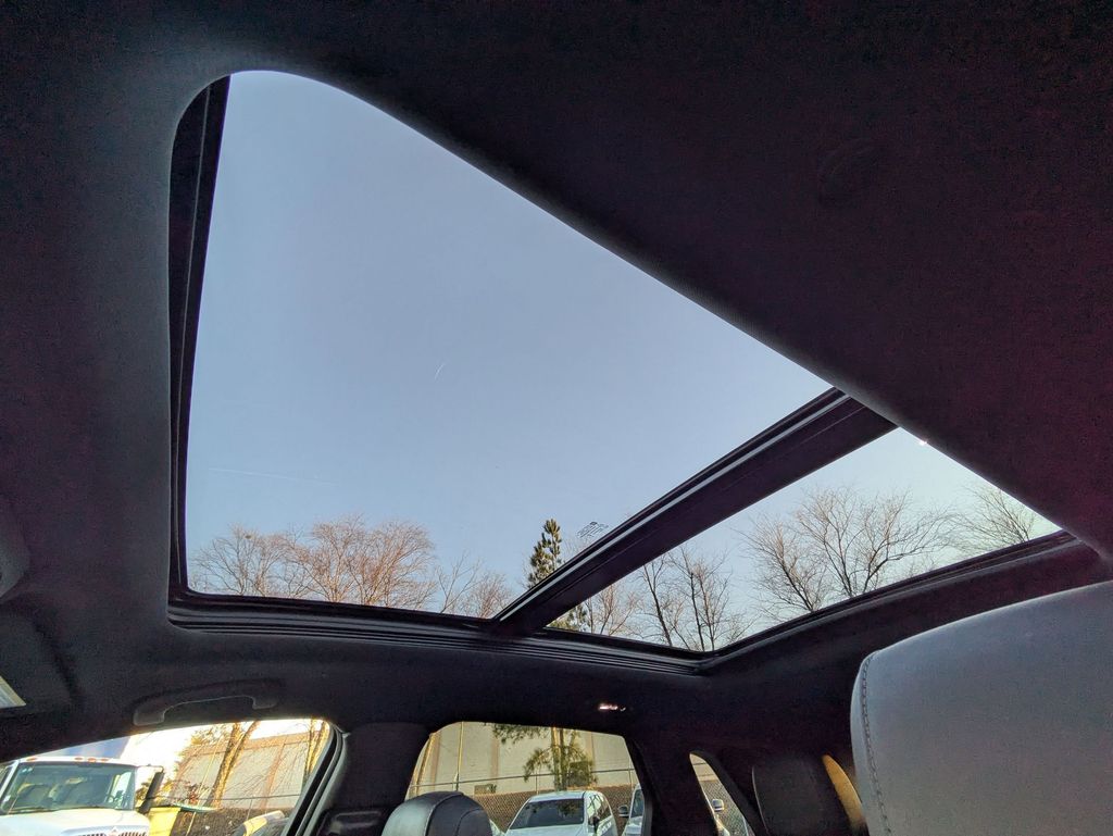 Thumbnail: 2024 Cadillac XT5 - 24