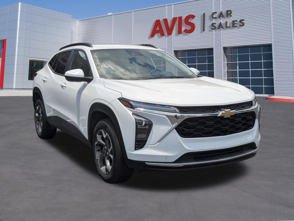 Thumbnail: 2025 Chevrolet Trax - 3