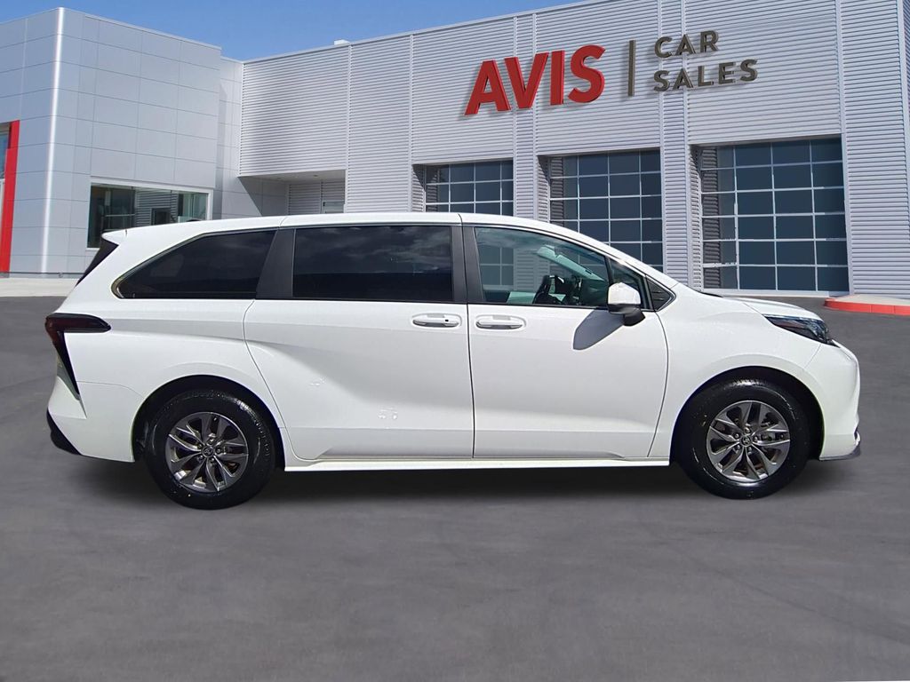 Thumbnail: 2025 Toyota Sienna - 5