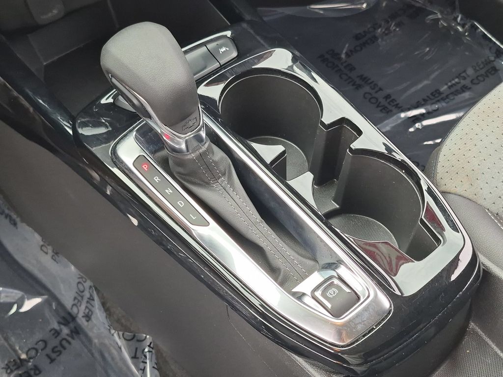2025 Chevrolet Trax LT - Photo 19