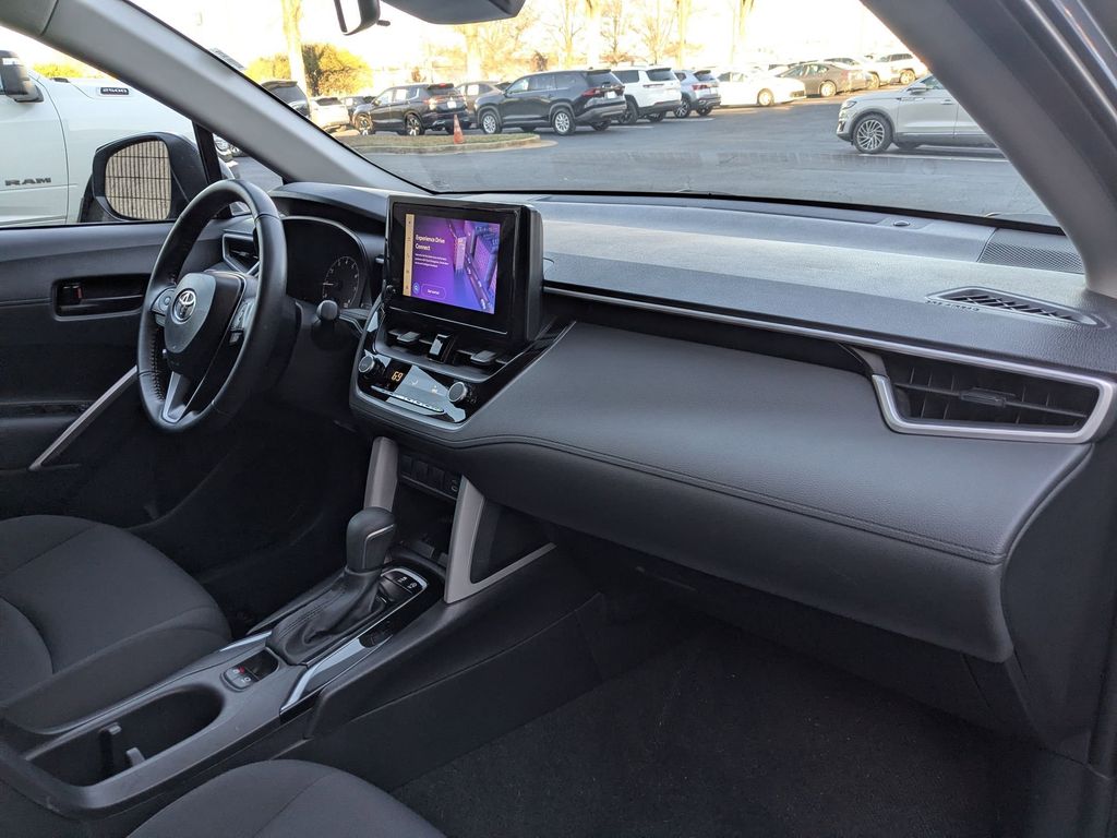 Thumbnail: 2025 Toyota Corolla Cross - 32