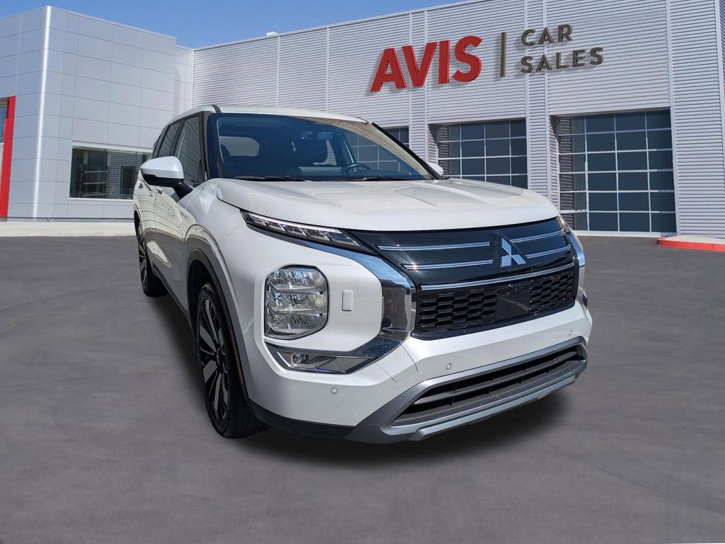 Thumbnail: 2025 Mitsubishi Outlander - 3