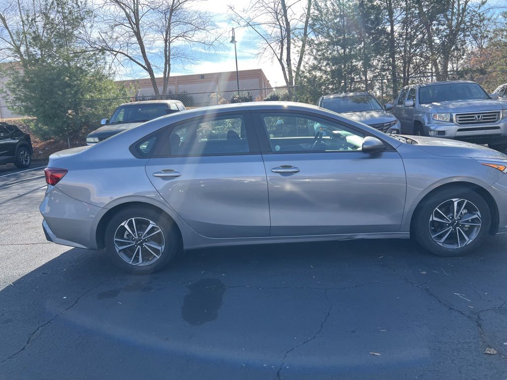 Thumbnail: 2024 Kia Forte - 4