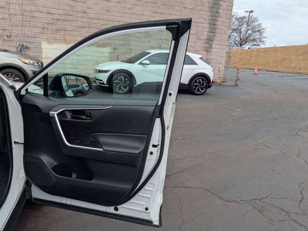 Thumbnail: 2024 Toyota RAV4 - 28