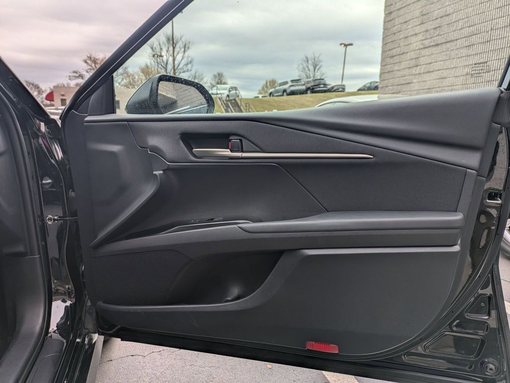 Thumbnail: 2025 Toyota Camry - 33