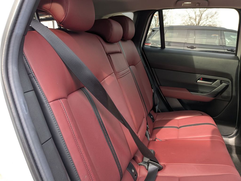 Thumbnail: 2025 Mazda CX-50 - 32