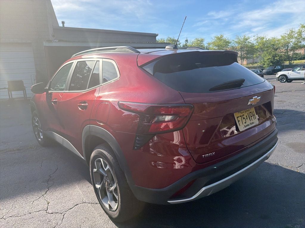 Thumbnail: 2025 Chevrolet Trax - 8