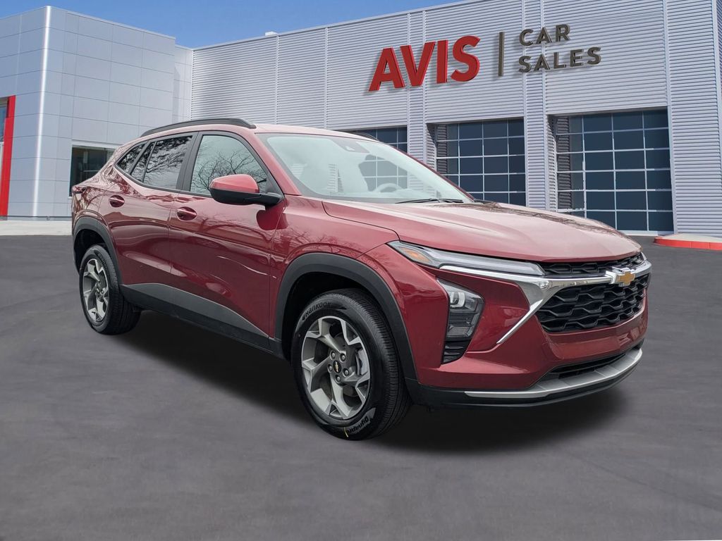 Thumbnail: 2025 Chevrolet Trax - 3