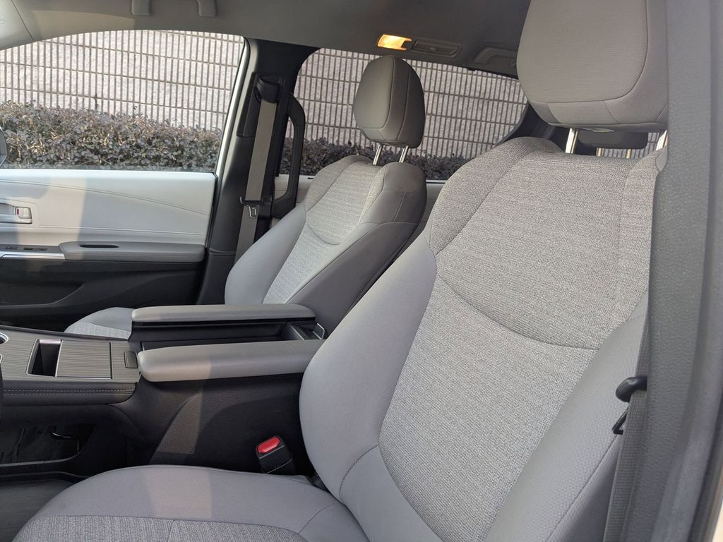 Thumbnail: 2025 Toyota Sienna - 22